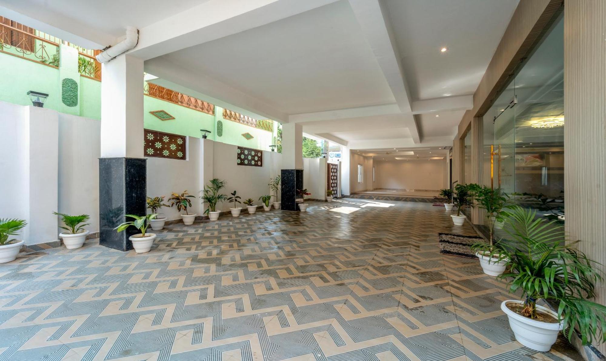 Treebo Raj Palace Varanasi Dış mekan fotoğraf